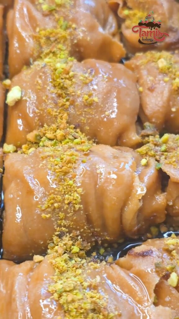 Fertige Baklava mit Pistazien von Tamis Bakery